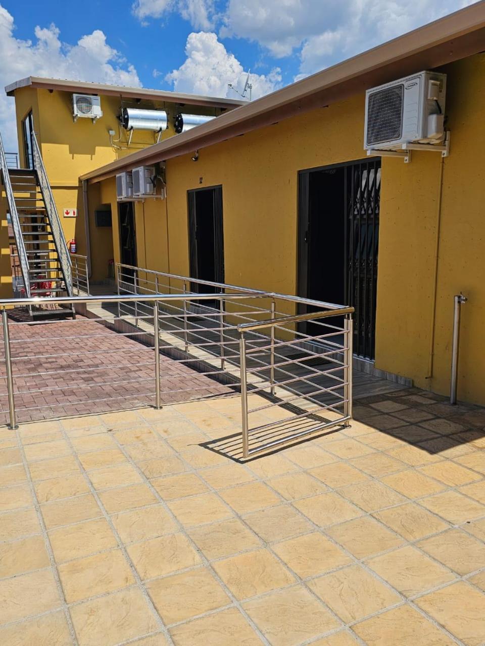 Divine Guest Lodge Rustenburg Exterior foto