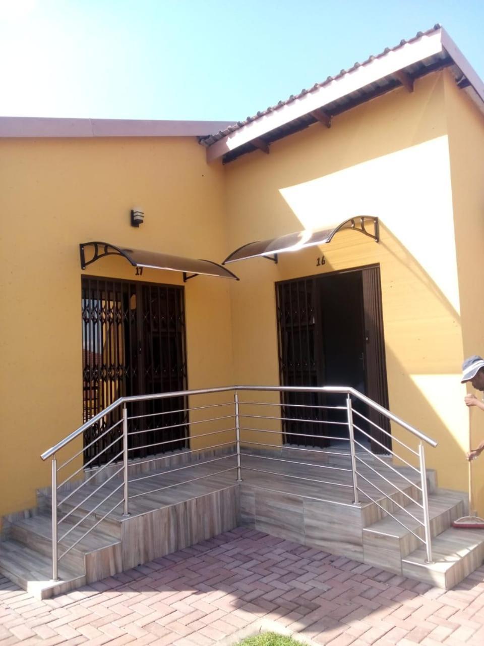 Divine Guest Lodge Rustenburg Exterior foto