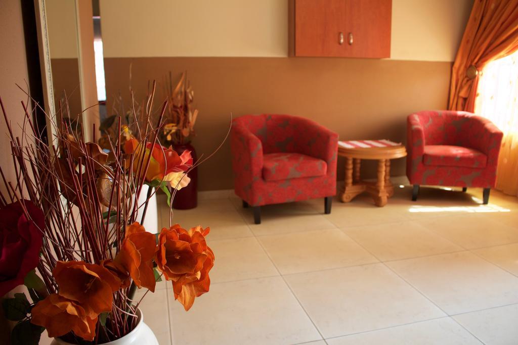 Divine Guest Lodge Rustenburg Exterior foto