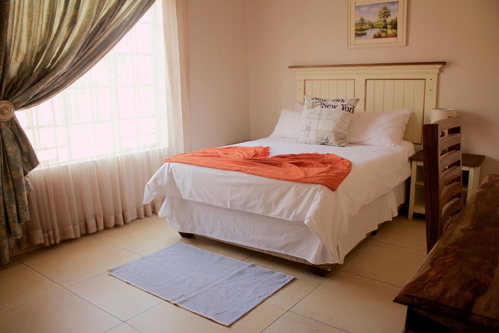 Divine Guest Lodge Rustenburg Exterior foto