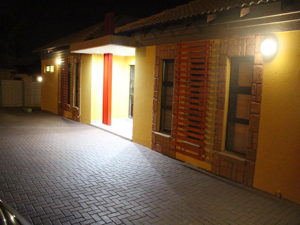 Divine Guest Lodge Rustenburg Exterior foto